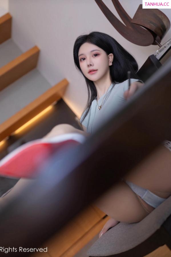   [XiuRen]高清写真图 2024.06.28 No.8774 幼幼 肉丝美腿第8张图片